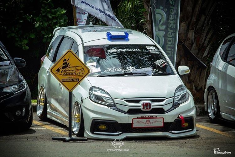  Modifikasi  Mobil  Ceper  Honda Mobilio Putih Owner 