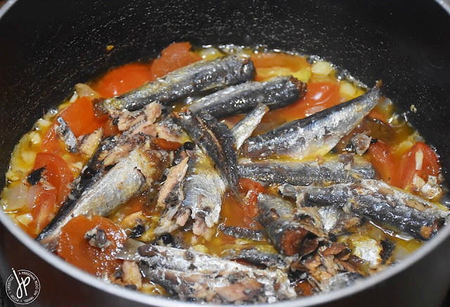 Sardines in olive oil-based sauce