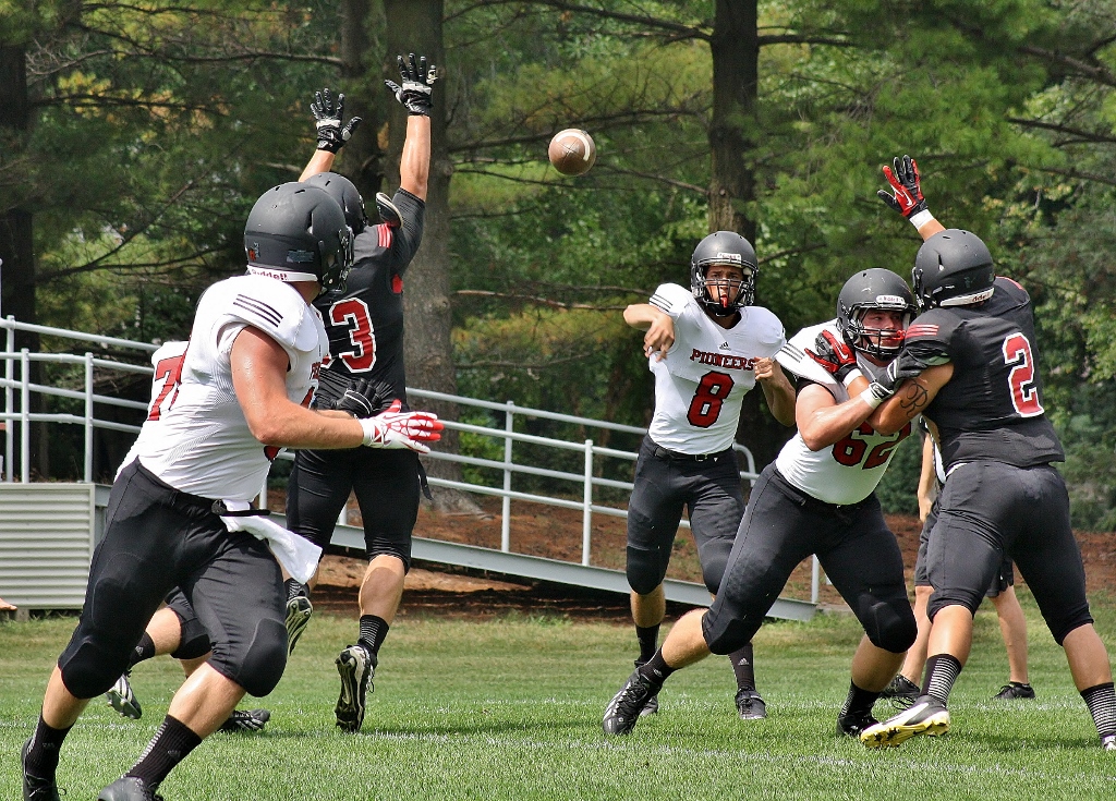 GRINNELL COLLEGE FOOTBALL Pioneers Look Good in Scrimmage