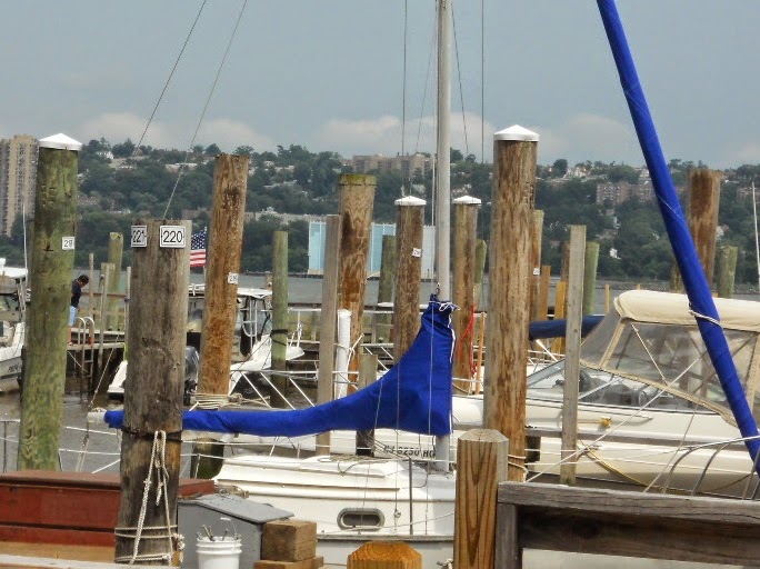 A Boat Against the Current Photo of the Day Alpine Boat Basin, NJ