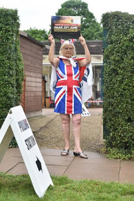 2 This granny was told she couldn’t vote for Brexit because she was ‘inappropriately dressed’ (photos)