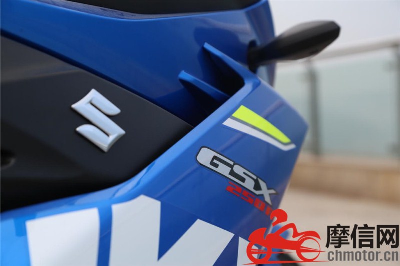 Ini dia beberapa foto detail Suzuki GSX 250R yang sudah dirilis di Cina . . ganteng maksimal sob !