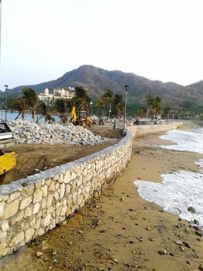 Barra de Navidad on the Costalegre Better look at the Barra Malecon