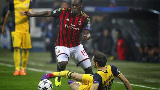 Πρόταση... ταβάνι για Εσιέν και περιμένει!