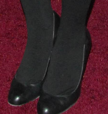Celebrity Legs and Feet in Tights: Amanda Peet`s Legs and Feet in Tights 2