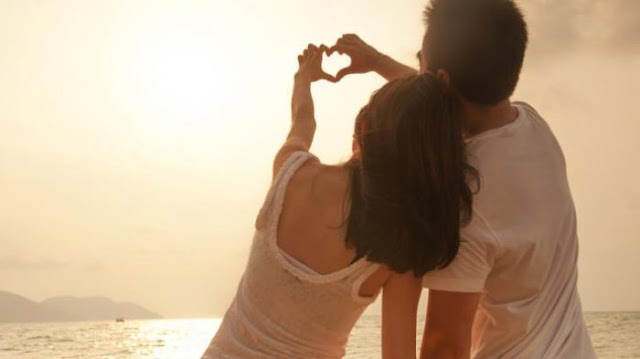 10 Tanda Anda Benar-benar Sedang Jatuh Cinta