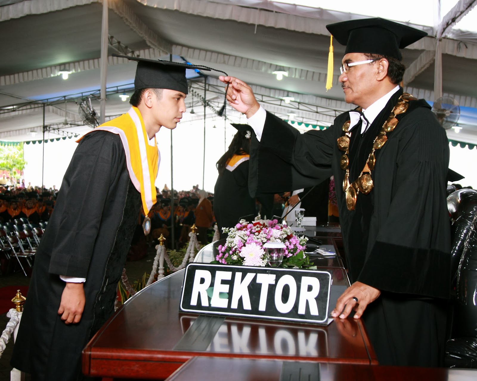 Sarjana Muda Fisika dari Kecamatan Menjalin Kabupaten Landak Kalimantan