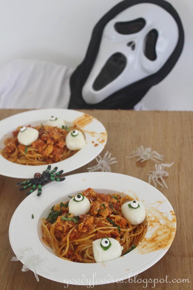 GoodyFoodies: Recipe: Halloween Eyeball Pasta with Blood Sauce