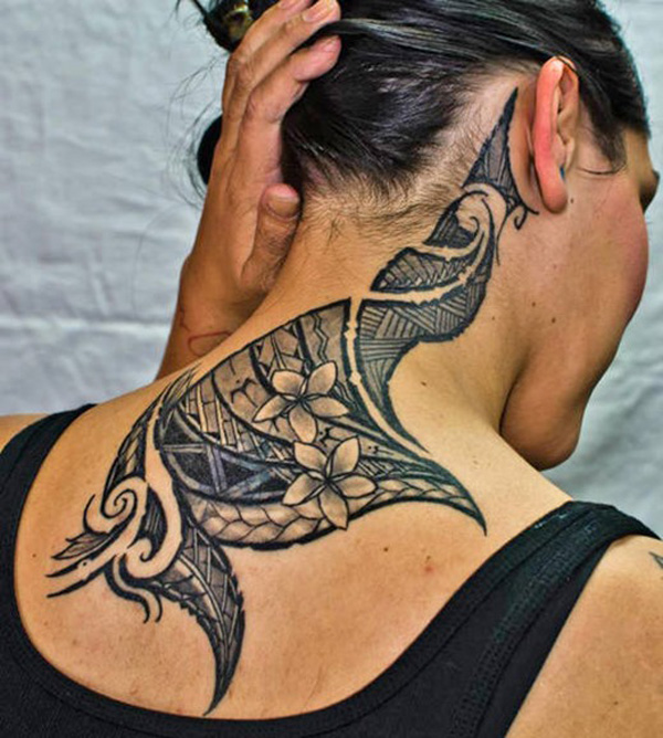 Imagen de Modelo con tatuaje maori o tatuaje polinesio;