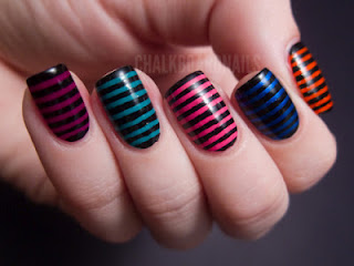 U&ntilde;as con stripes