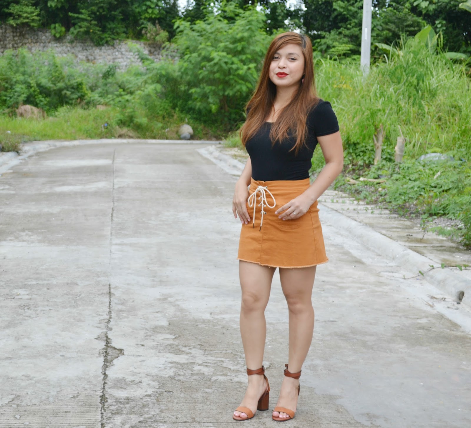 How to Wear Lace Up Skirt