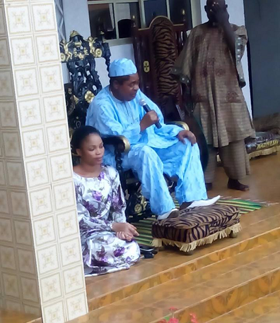 Alaafin of Oyo hold court with market women and wife by his side.