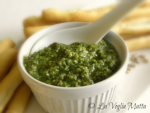 pesto ai semi di girasole con rucola e basilico