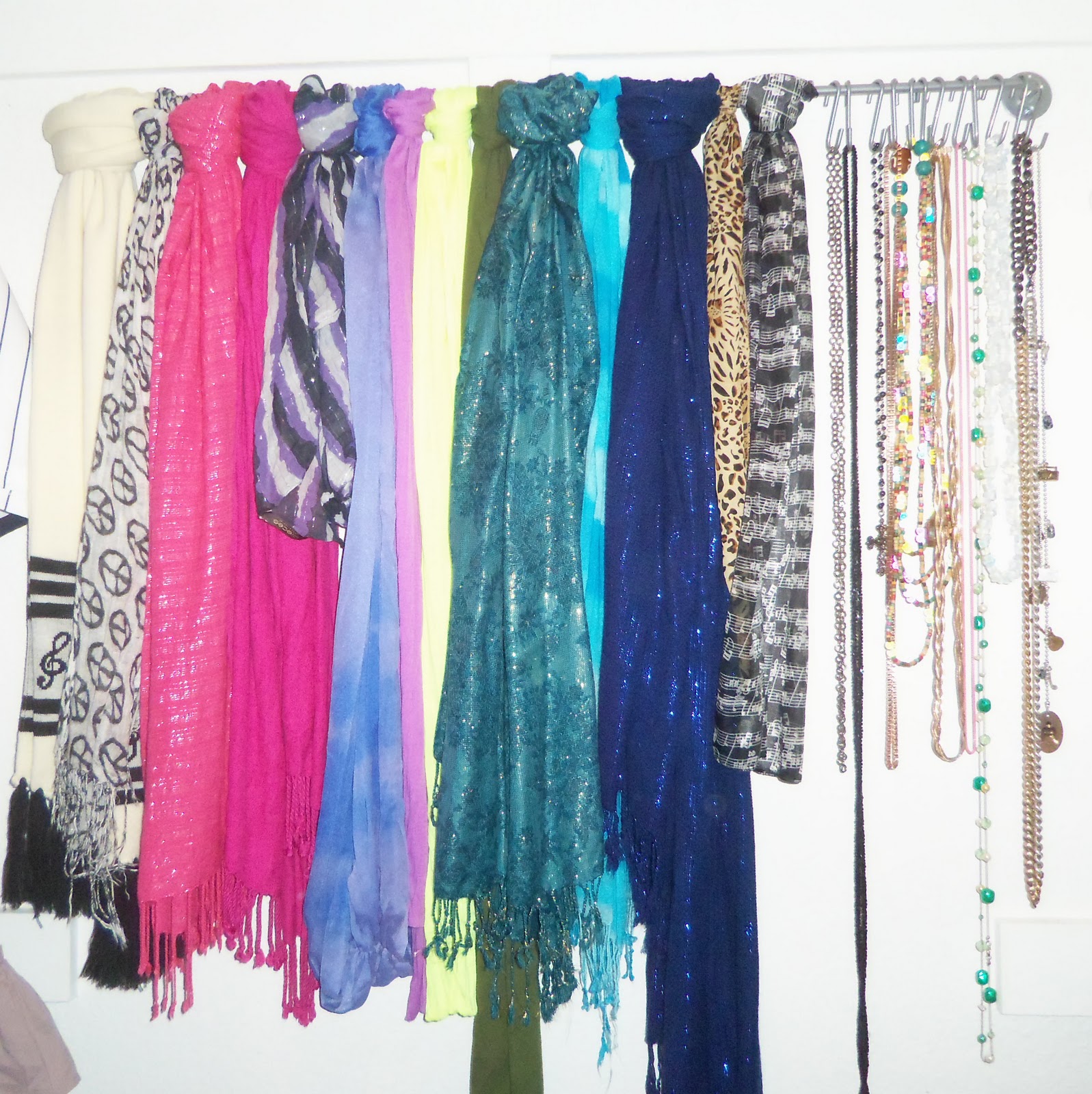 Lovely Lisa's Beauty-full Lessons: Display Your Accessories for Easy Access