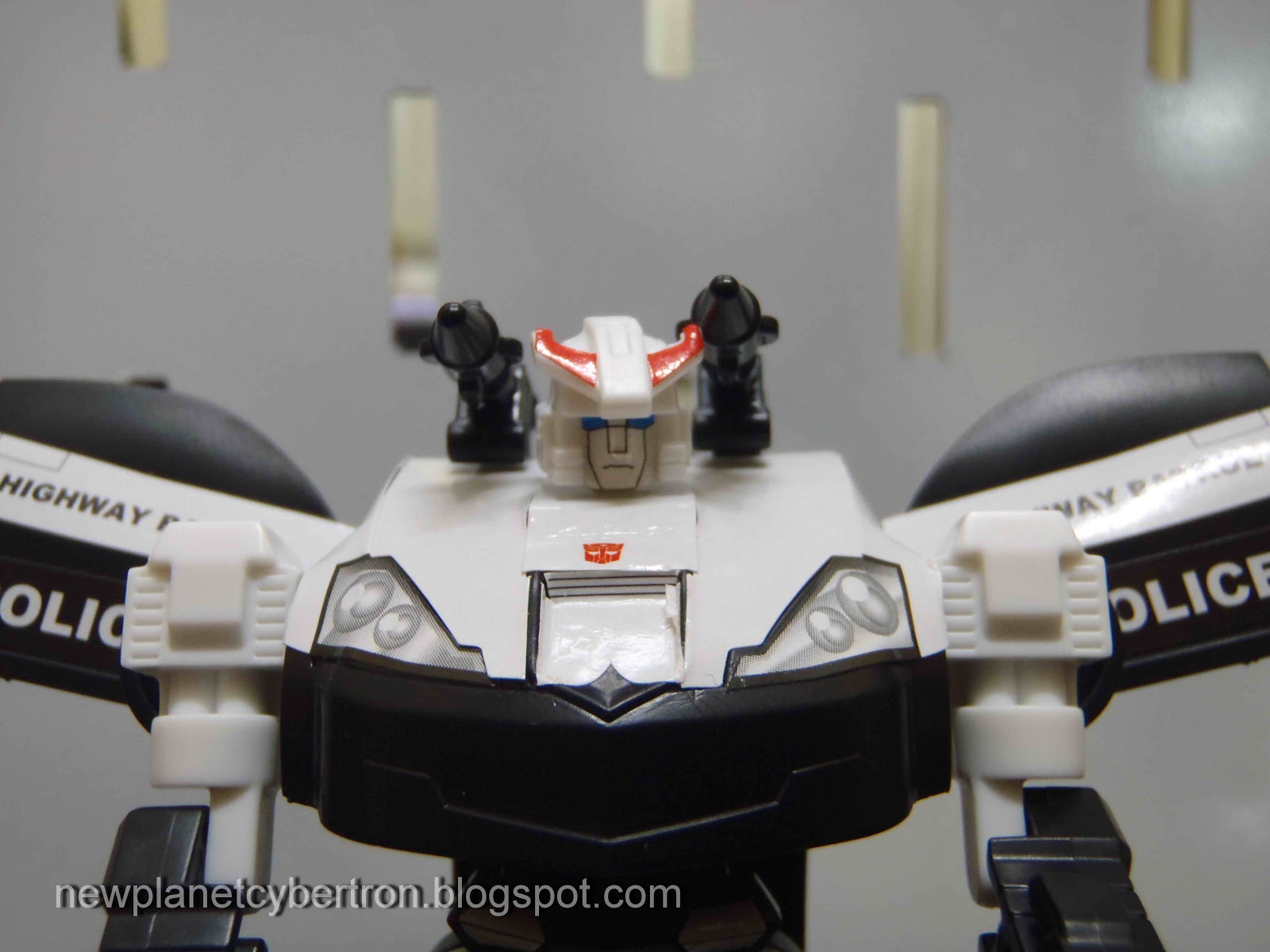 New Cybertron Transformers Review Prowl (Kabaya)