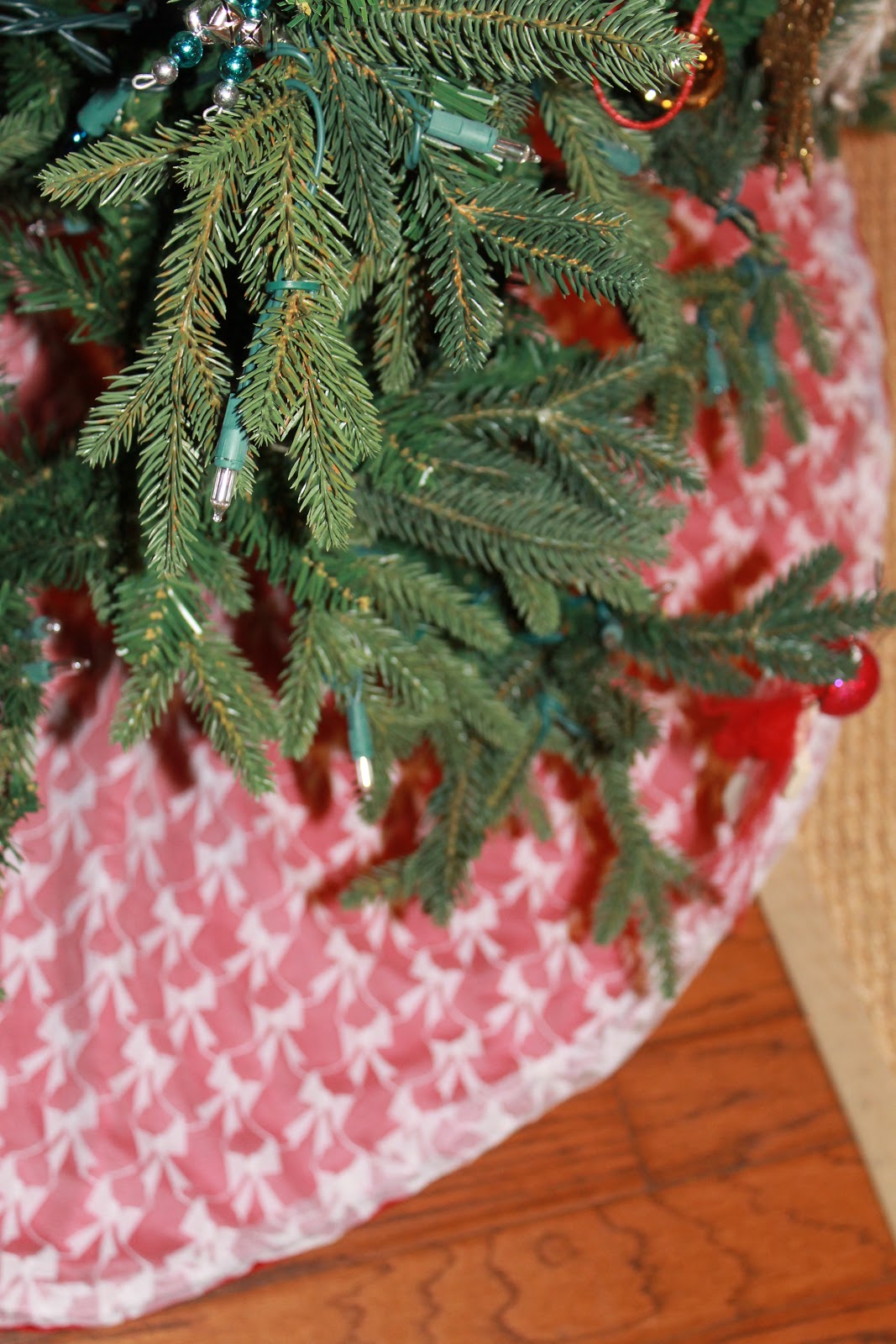 Seamingly Smitten TUTORIAL How to Sew a Christmas Tree Skirt lace and suede tree skirt