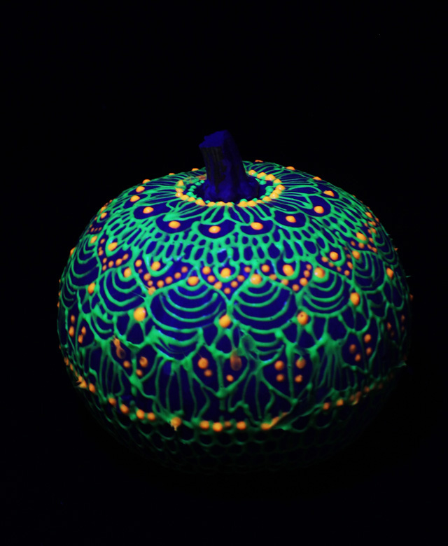 alisaburke glow in the dark pumpkins