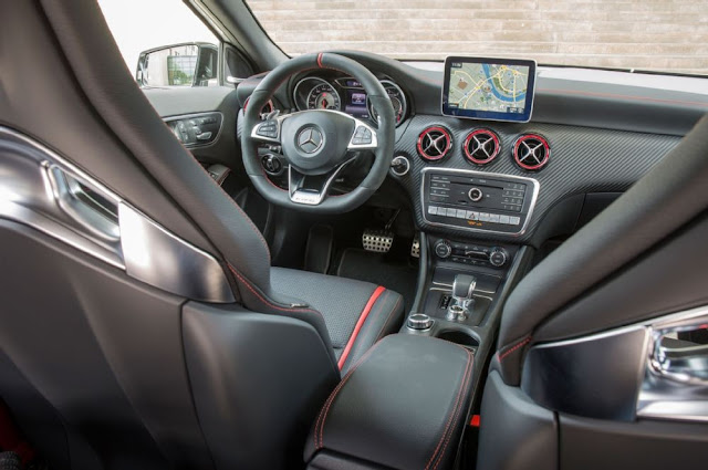 Tiện ích Mercedes AMG A45 4MATIC 2019 Mercedes AMG A45 4MATIC 2019 trang bị đầy đủ các tiện ích