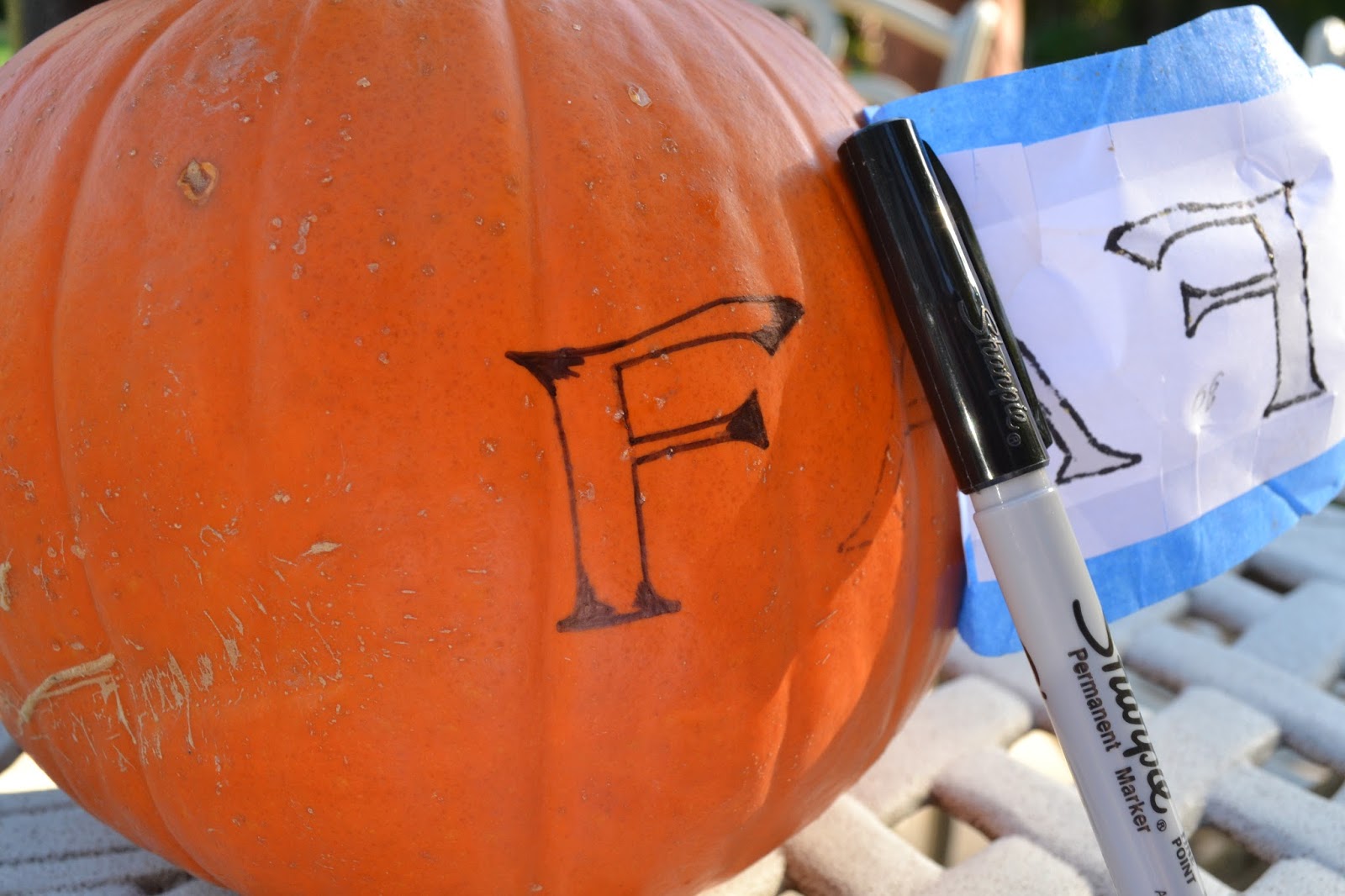 sweet-annabelle-stenciled-pumpkin-tutorial