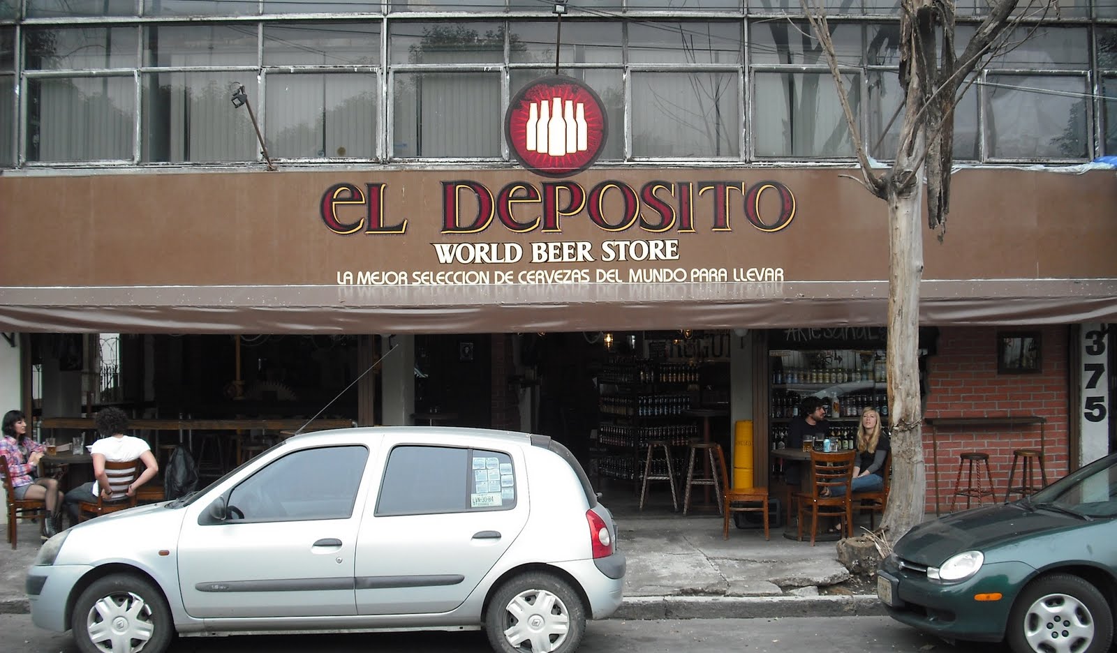 Beer and Records in Mexico City / Cervezas artesanales y vinilos en la ciudad de México El