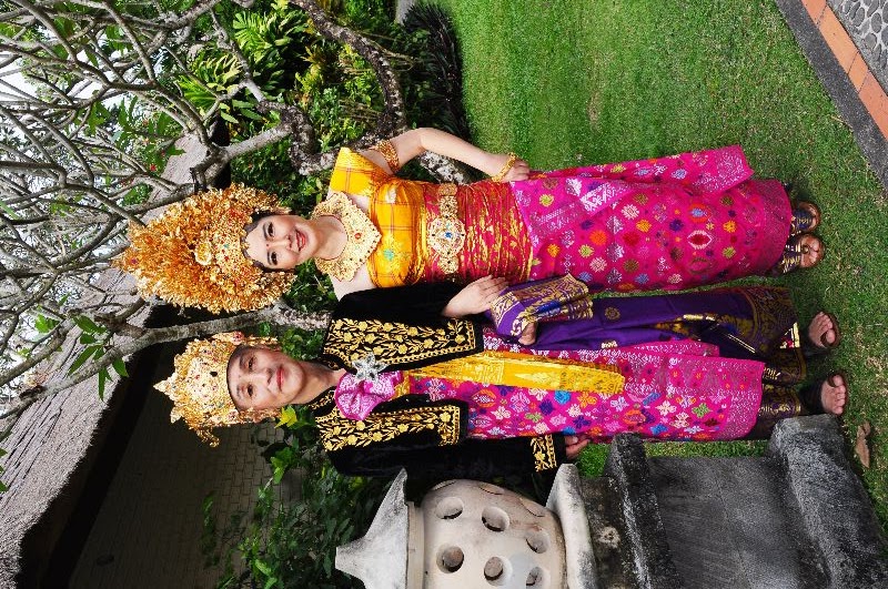 FASHIONISM: Bali Traditional Dress