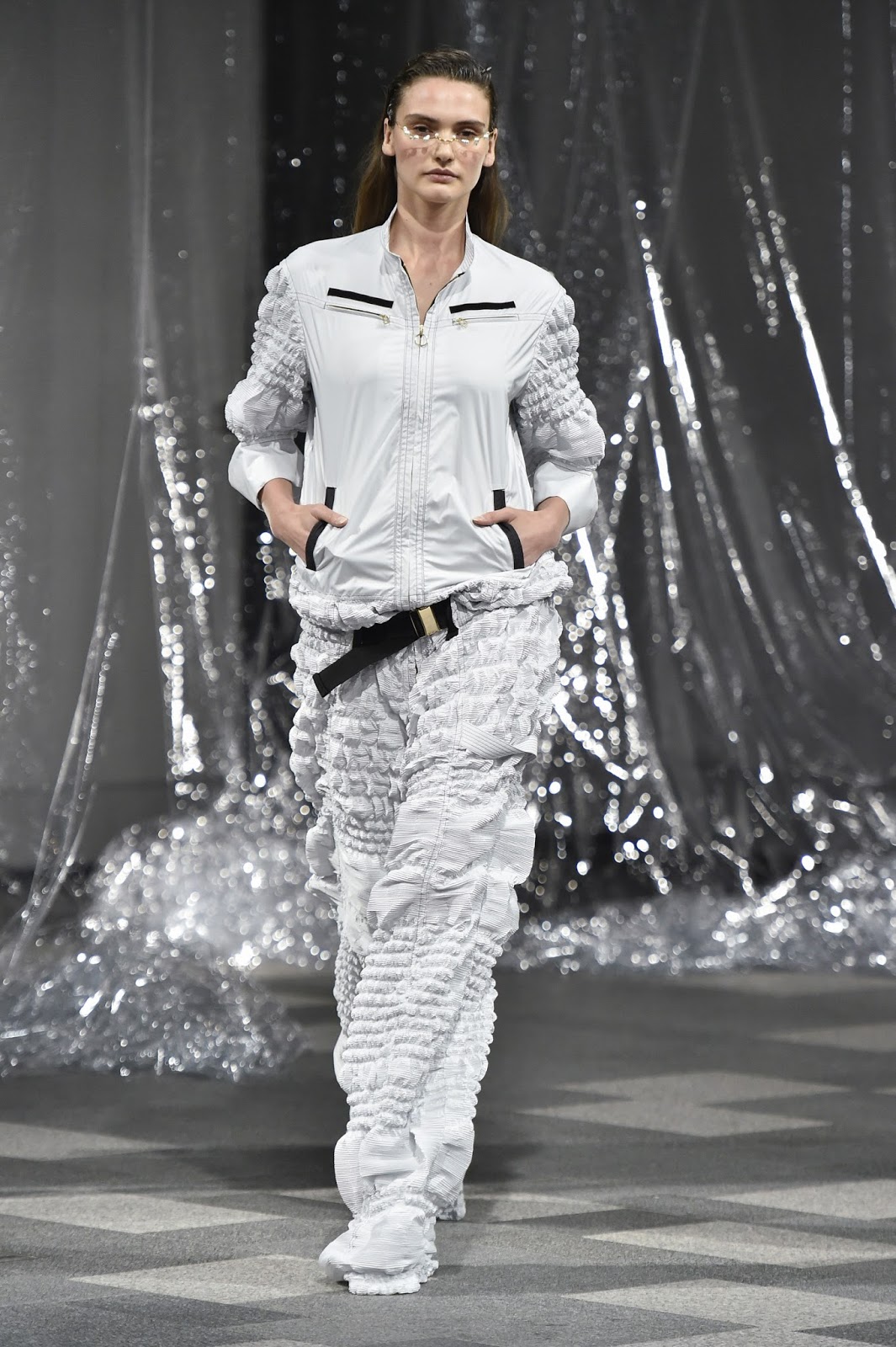 Cutting Edge on the Runway: AKIKOAOKI