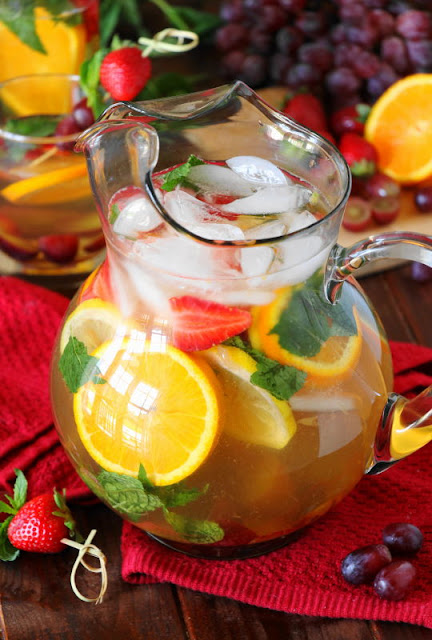 Virgin White Sangria ~ a tasty kid-friendly, no alcohol version of sangria just perfect for the little ones to enjoy!