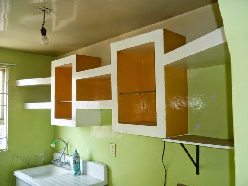 La taberna de la cuadrilla: Gabinetes construidos con tablaroca.