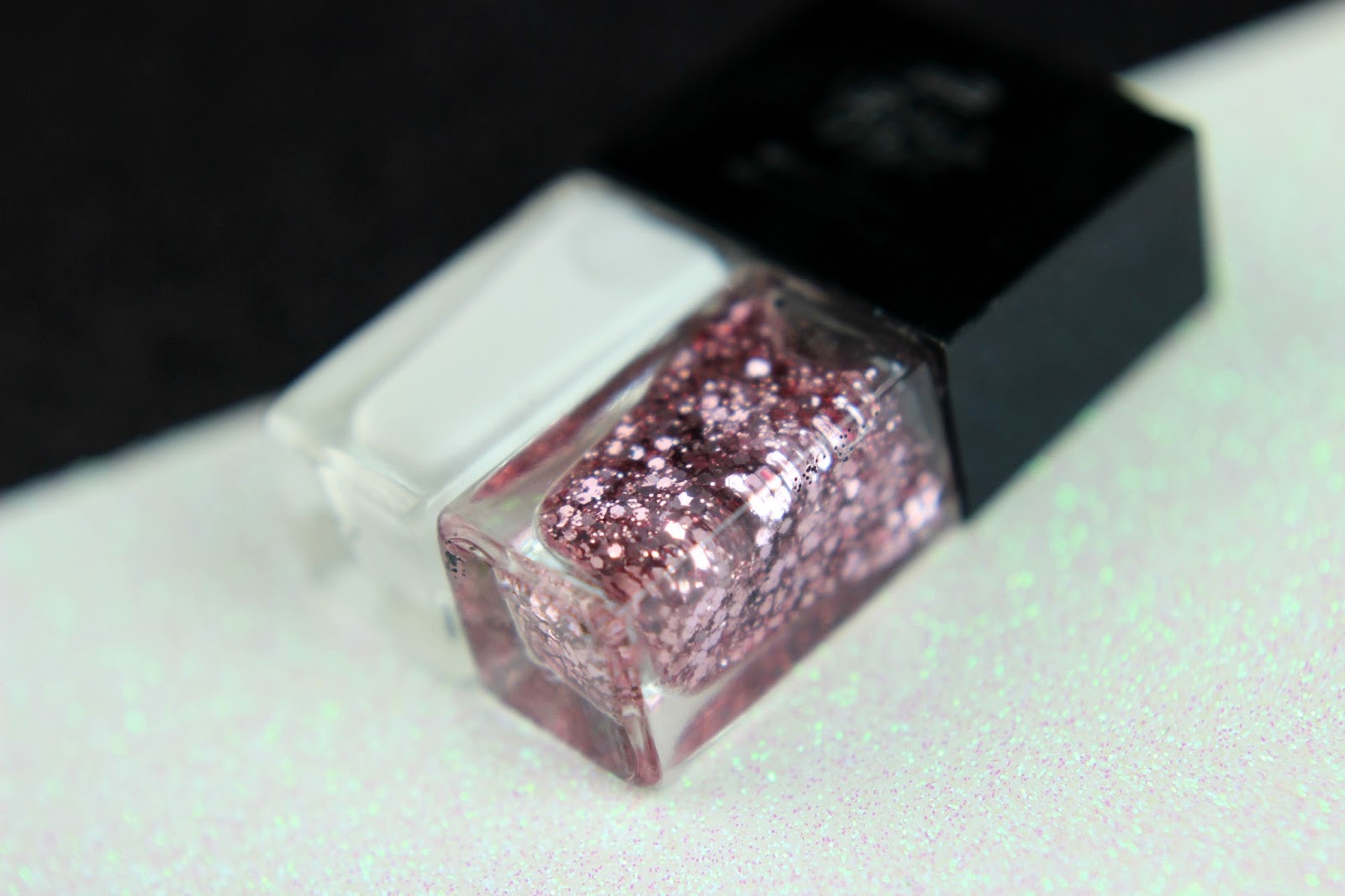 drogerie, glitzer, glow in the dark top coat, latex like eye shadow, lipgloss, nagellack, p2 cosmetics, party look, pink fizz, review, swatches, touch of light loose powder, tragebilder, up all night, 