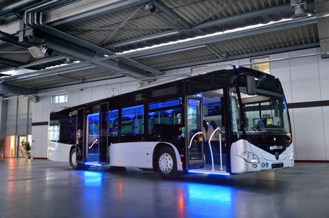 Nautilus bus kota gaya Mercedes Benz 