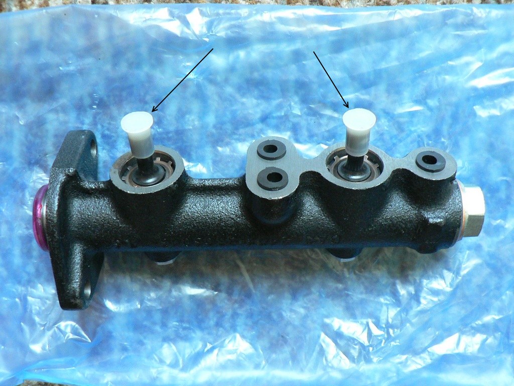 Автомобиль "Таврия" Ликсеича: Замена главного тормозного цилиндра