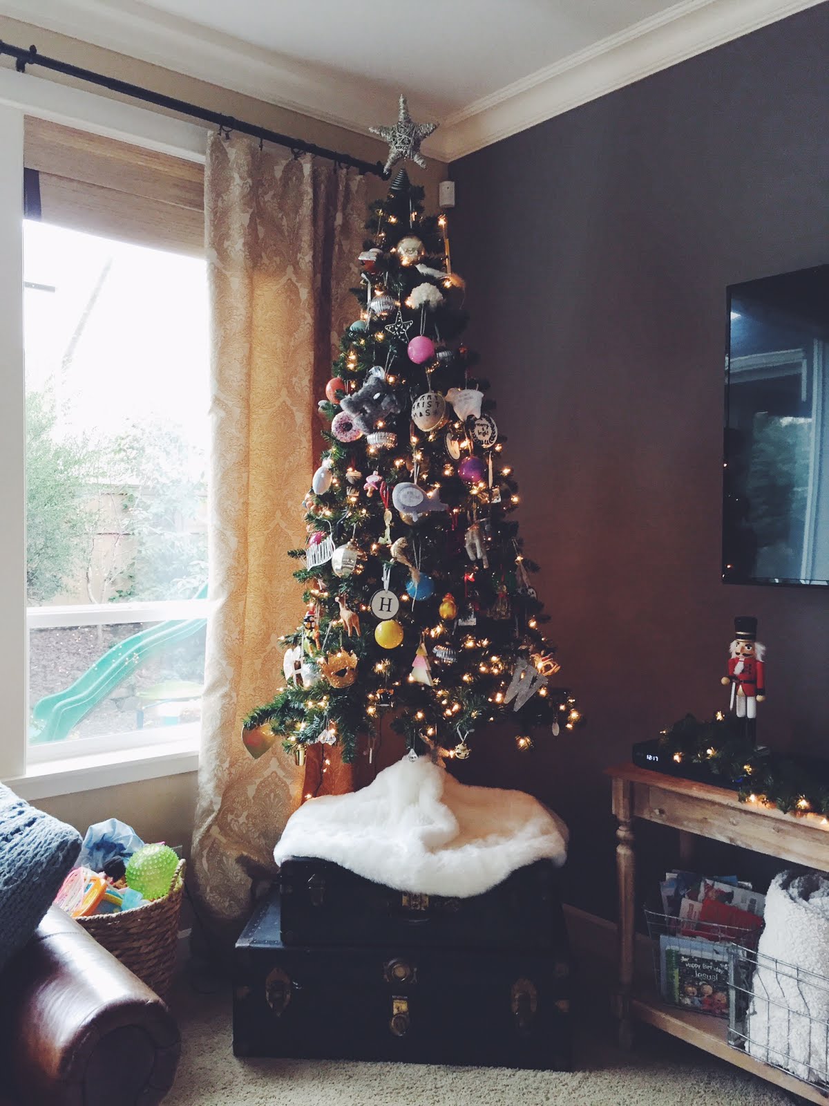 HEN & CO. Christmas in the Hen House // 2015