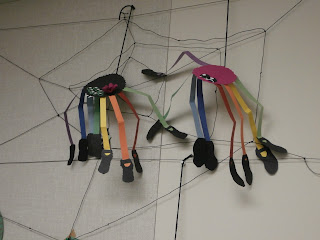 Construction paper spiders