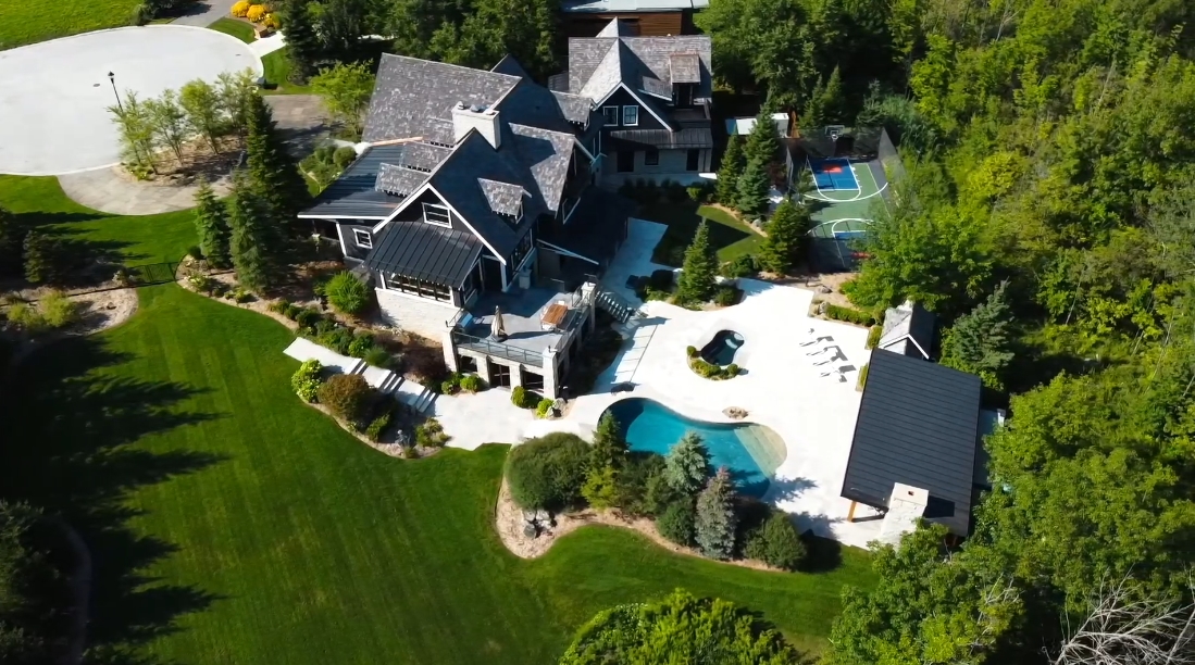 25 Interior Design Photos vs. 110 Escarpment View Ct, Blue Mountains, ON Luxury Mansion Tour