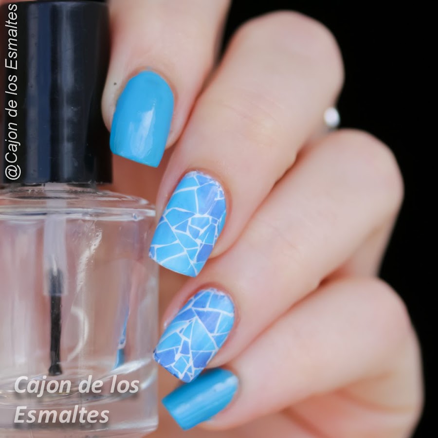 Uñas mosaico o vidrio roto sin celofán