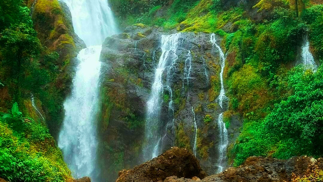 Wisata Curug Cibadak, Cisangkal, Cihurip, Kabupaten Garut
