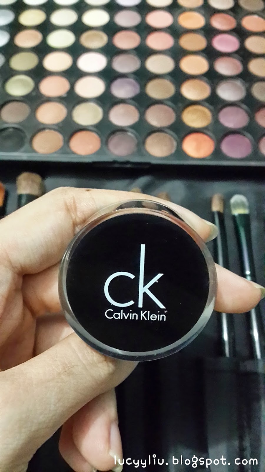 Calvin Klein Tempting Glimmer Sheer Eye Shadow review