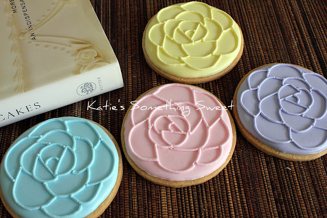 {Katie's Something Sweet}: Rose Cookies