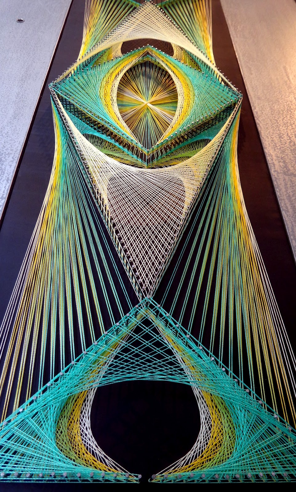 Гвозди для стринг арт. Картина из ниток ring string. Ринг стринг картина нитями. Плетение нитками на гвоздях. Изонить гвозди и нитки.