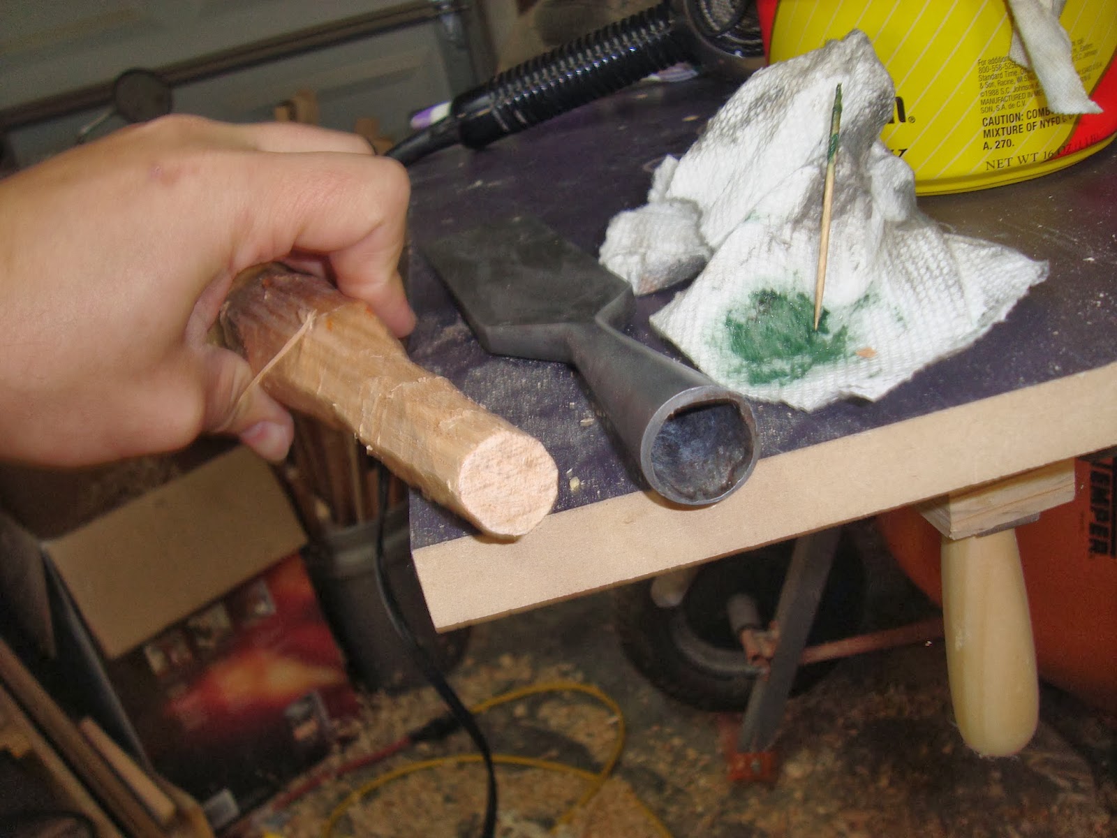 Brotherwood Make A Chisel Handle from Firewood