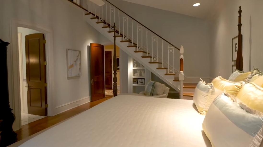 38 Interior Design Photos vs. 324 Buckingham Dr, Houston, TX Luxury Mansion Tour