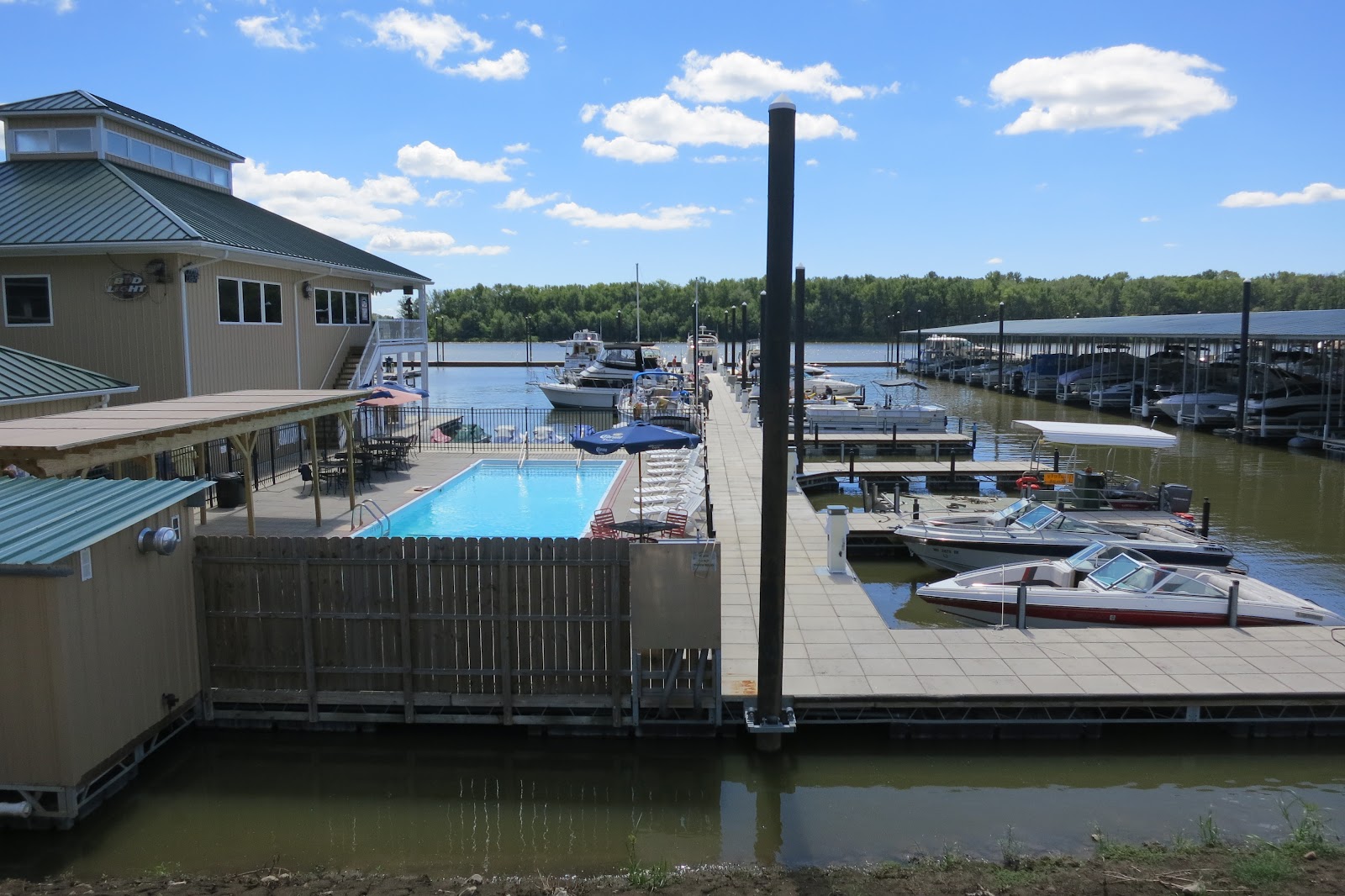 Q's End Licence to Travel Grafton IL