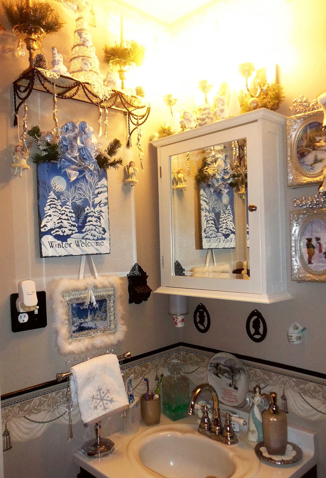 A DEBBIEDABBLE CHRISTMAS Christmas in the Powder Room, Christmas Home