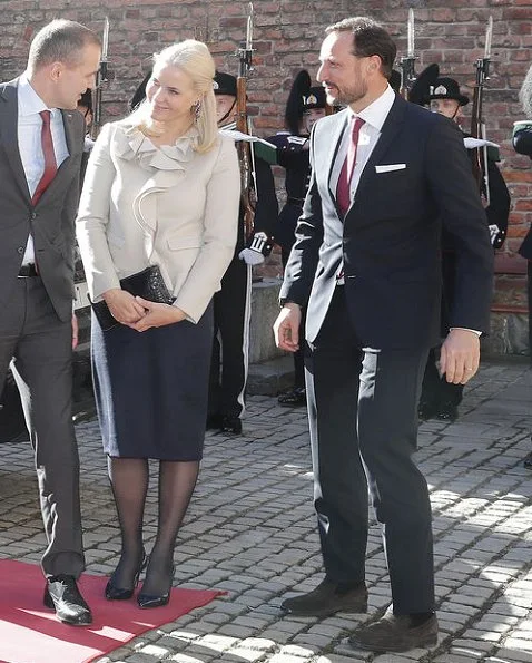 Crown Princess Mette-Marit, Gudni Johannesson and Eliza Reid at the Akershus Fortress. Crown Princess Mette Marit wore Valentino Ruffle trimmed wool and silk blend jacket