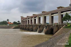 bendungan pintu air sepuluh tangerang