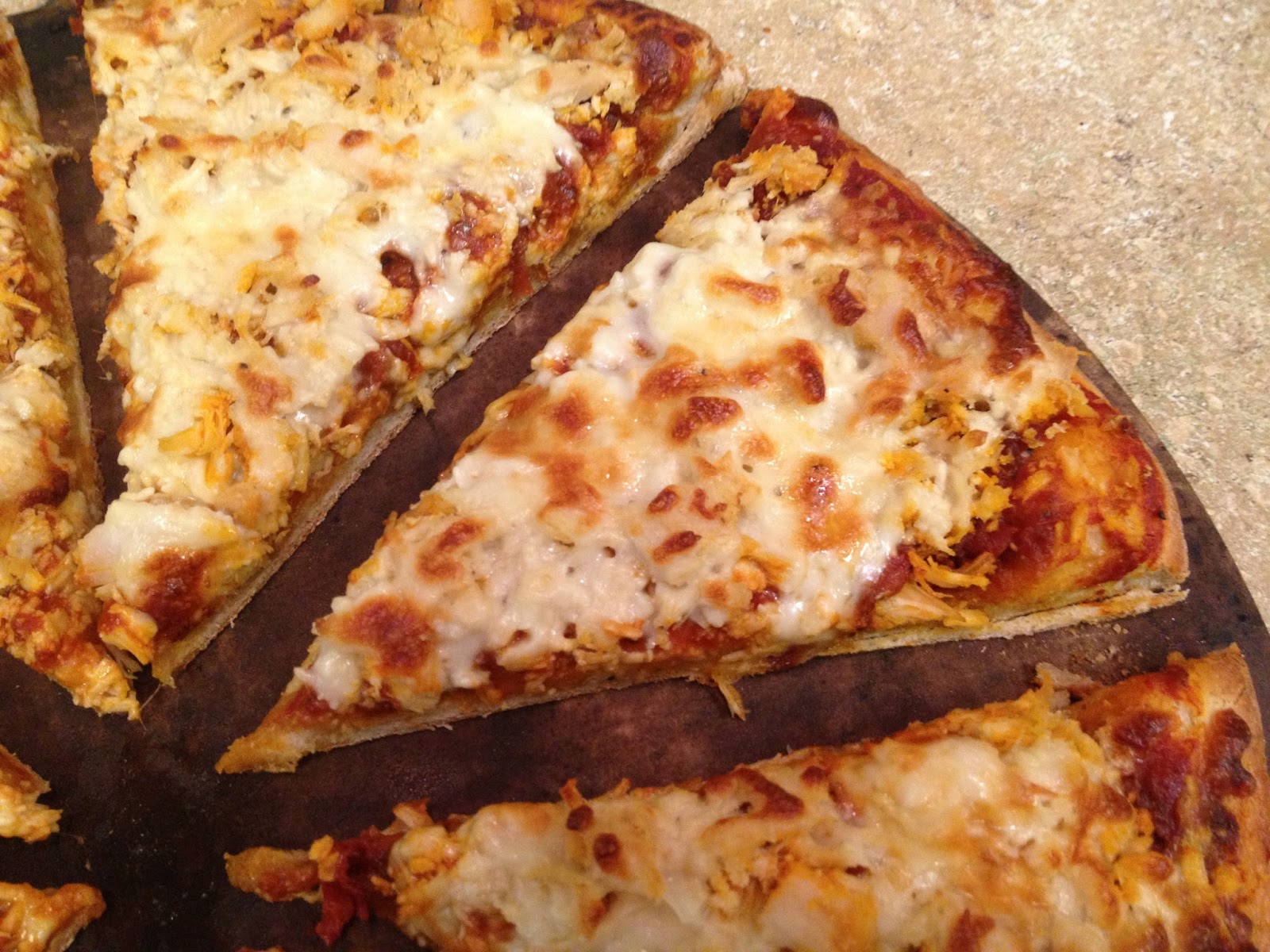 Cardio Pizza Roasted Garlic, Sundried Tomato Pesto, & Chicken Pizza