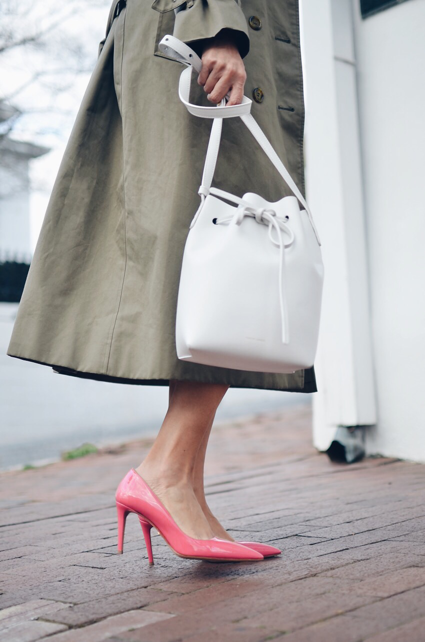 Pink shoes street style 