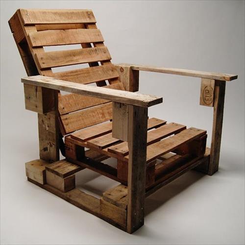 model kursi unik dari palet limbah kayu