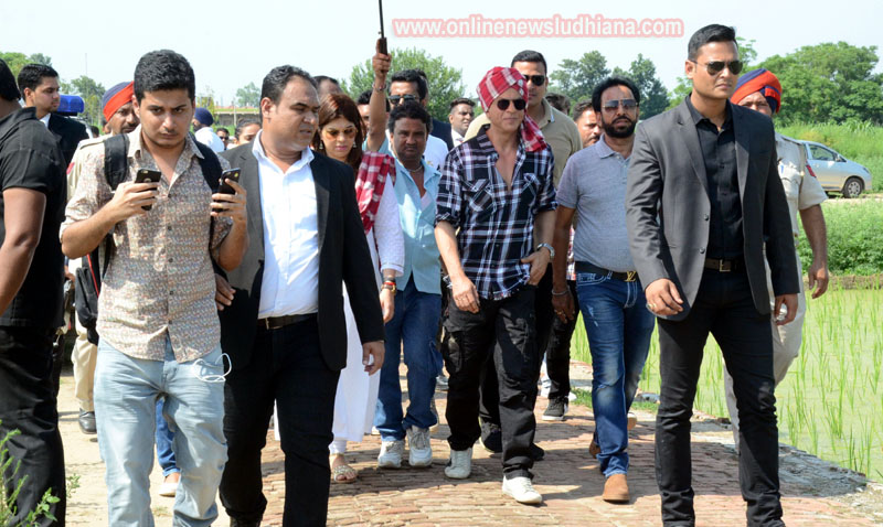 Shah Rukh Khan during shooting at Village Jhande in Ludhiana