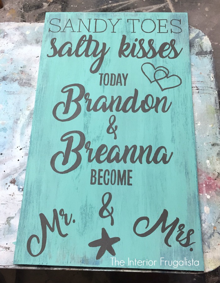 Planning a beach destination wedding? Here's a fun idea for a DIY Beach Wedding Sign that can fit in a suitcase and be assembled at the resort.